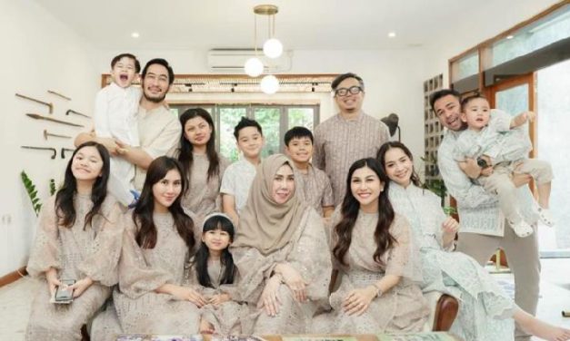 Baju Lebaran Artis Tahun Ini Di Dominasi Warna Earth Tone
