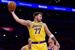 LA Lakers Hancurkan Warriors Di NBA, Luka Dončić Bersinar