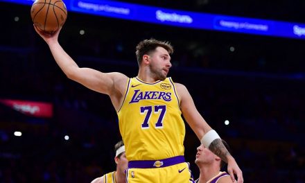LA Lakers Hancurkan Warriors Di NBA, Luka Dončić Bersinar