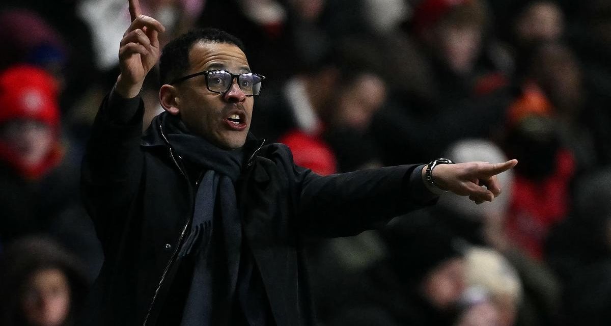 Liam Rosenior Minta Waktu Di Tengah Performa Chelsea