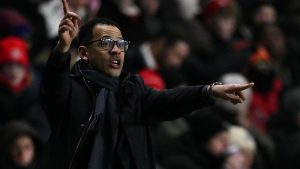 Liam Rosenior Minta Waktu Di Tengah Performa Chelsea