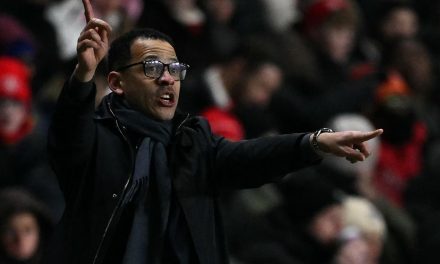 Liam Rosenior Minta Waktu Di Tengah Performa Chelsea