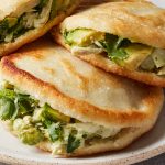 Mencicipi Arepa Venezuela: Roti Jagung Daging Suwir Dan Alpukat