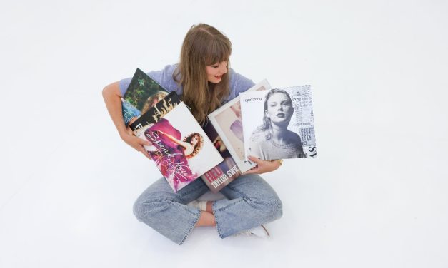 Taylor Swift Dikabarkan Sedang Menulis Memoar Perjalanan Karier