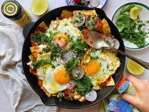 Chilaquiles Meksiko: Tortilla Yang Di Masak Dalam Saus Salsa