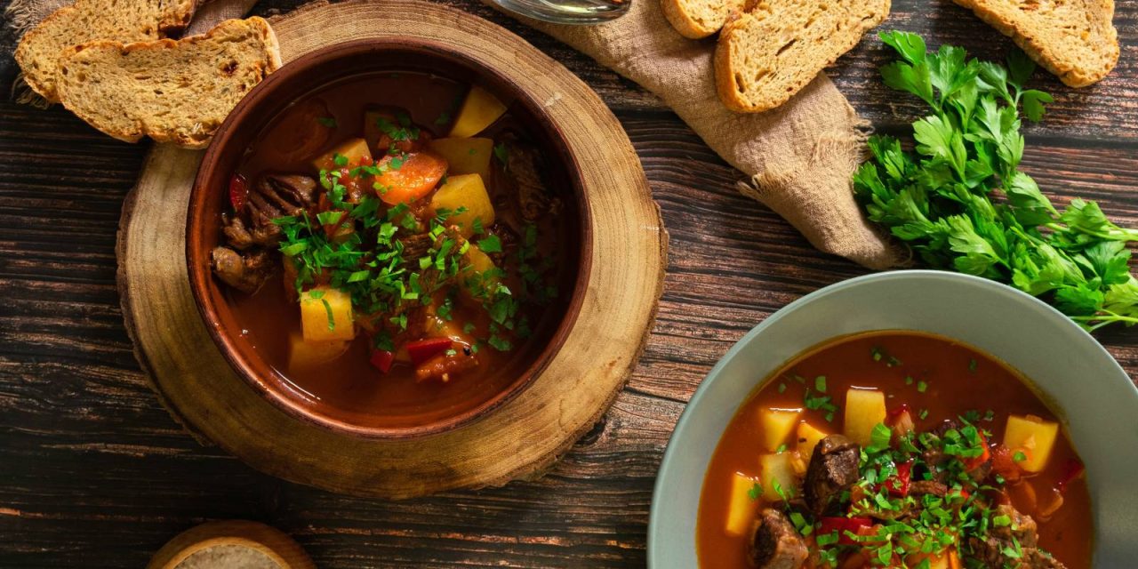 Goulash Hongaria, Sup Daging Berbumbu Paprika Yang Mendunia