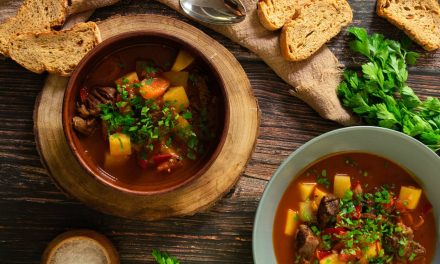 Goulash Hongaria, Sup Daging Berbumbu Paprika Yang Mendunia