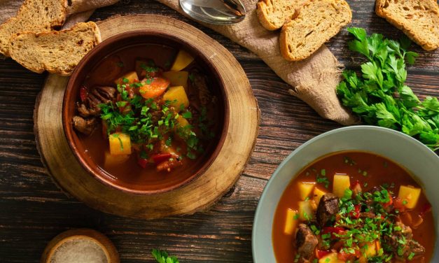 Goulash Hongaria, Sup Daging Berbumbu Paprika Yang Mendunia