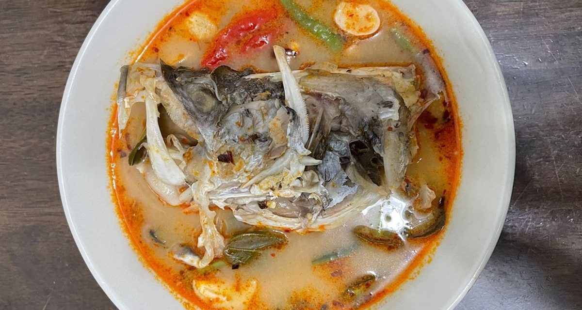 Sop Kepala Ikan Ketapang: Kuah Segar Dan Belimbing Wuluh