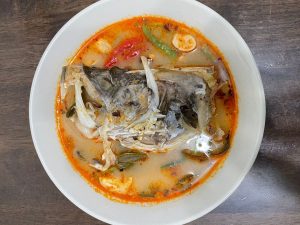 Sop Kepala Ikan Ketapang: Kuah Segar Dan Belimbing Wuluh