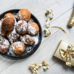 Oliebollen Belanda: Donat Isi Kismis Khas Malam Tahun Baru