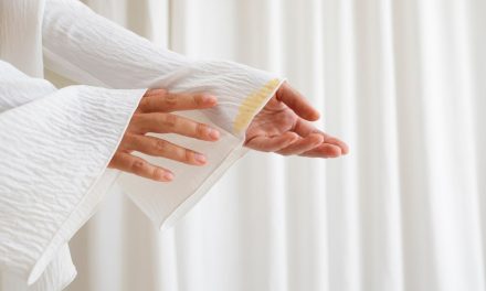 Solusi Usir Noda Keringat Di Baju Cuma Pakai Bahan Dapur