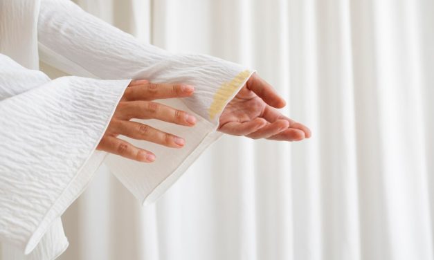 Solusi Usir Noda Keringat Di Baju Cuma Pakai Bahan Dapur