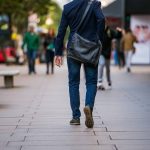 Tren Quiet Commuting: Pekerja Global Pilih Jalan Kaki Ke Kantor