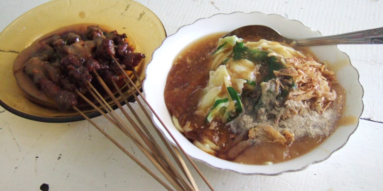 Mie Ongklok Khas Wonosobo: Sajian Mi Bersama Sate Sapi