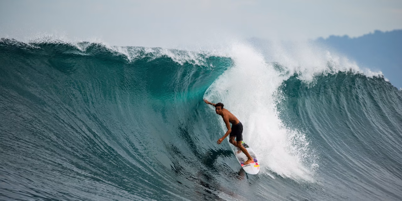 Bronson Meydi Unjuk Gigi Di Kualifikasi Surfing Asian Games