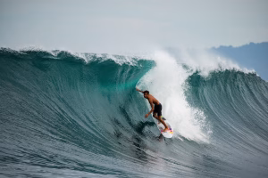 Bronson Meydi Unjuk Gigi Di Kualifikasi Surfing Asian Games