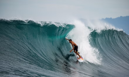 Bronson Meydi Unjuk Gigi Di Kualifikasi Surfing Asian Games