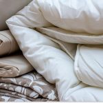 Hack Merapikan Selimut Tebal Atau Bedcover Agar Hemat Tempat