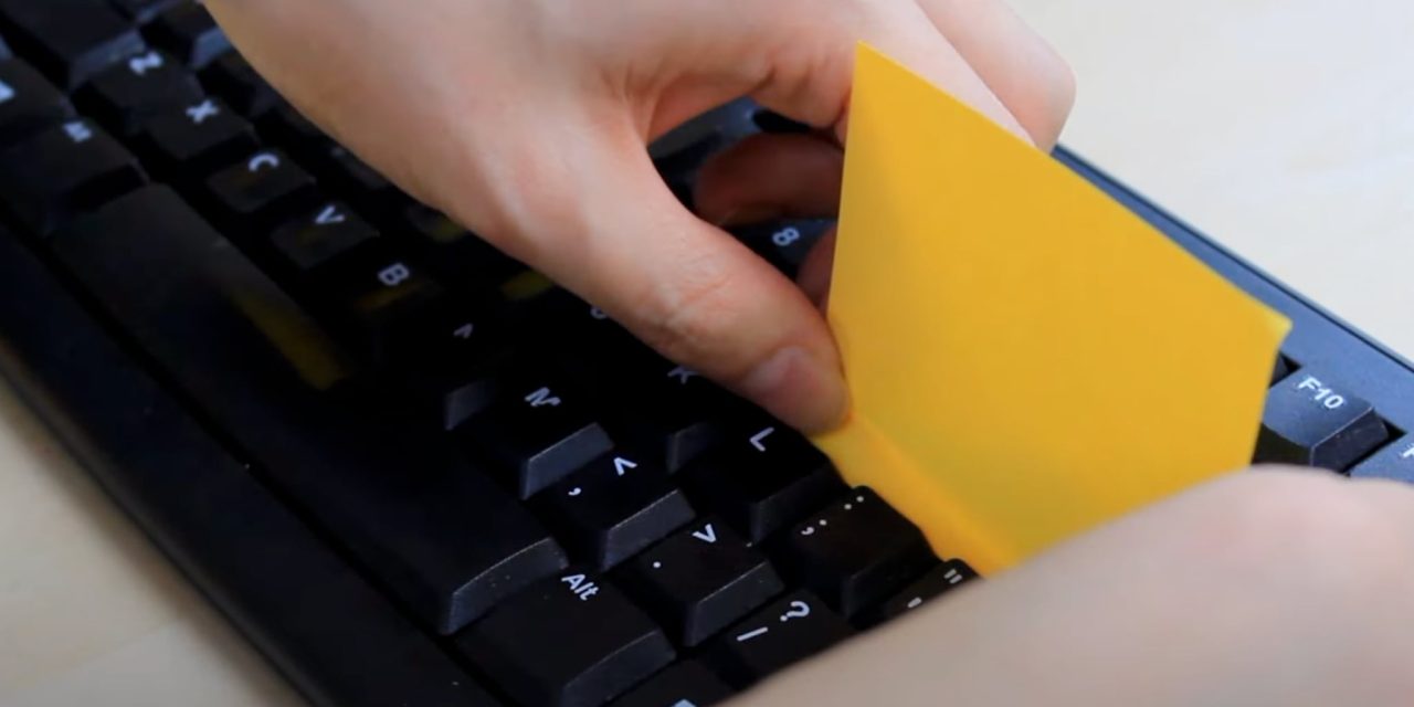 Hack Membersihkan Debu Halus Di Sela-Sela Keyboard Laptop