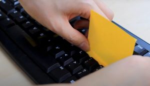 Hack Membersihkan Debu Halus Di Sela-Sela Keyboard Laptop